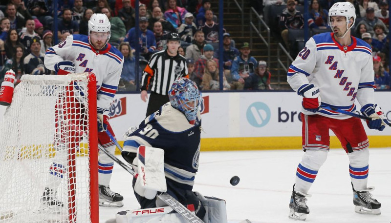 Merzļikins otrā zvaigzne pret "Rangers", Girgensonam uzvara pret "Hurricanes"