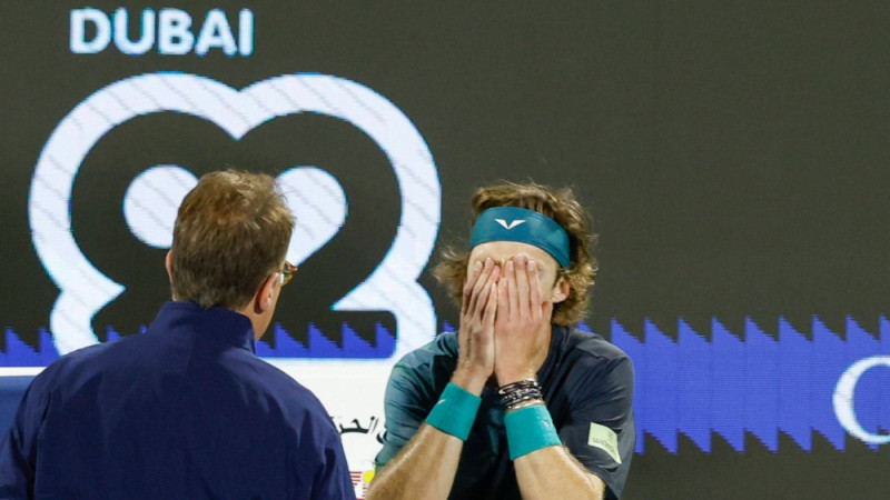 Dubaijas "ATP 500" pusfinālists tiek diskvalificēts par nesportisku rīcību