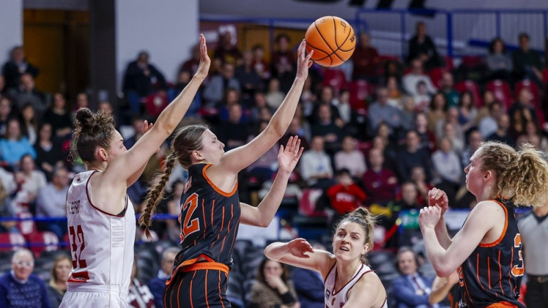 Vanesai Jasai seši tālmetieni, Madarai Ķilpei pirmais "double-double" TTT kreklā