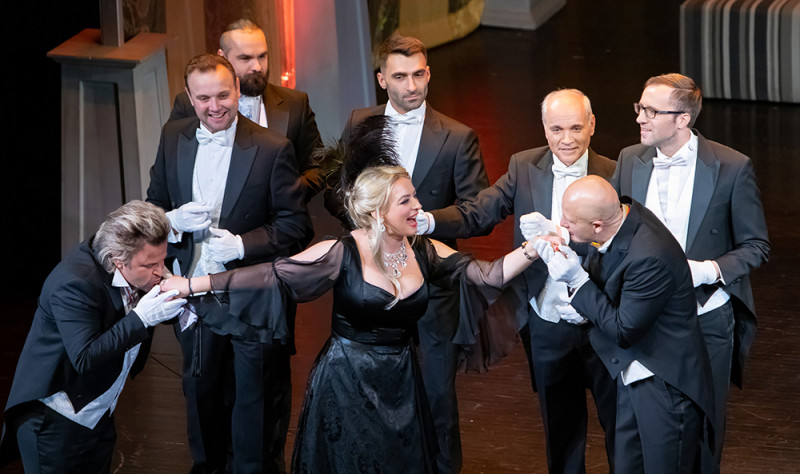 Ar žilbinošu koncertizrādi svinēs Latvijas nevalstiskā Operetes teātra desmitgadi