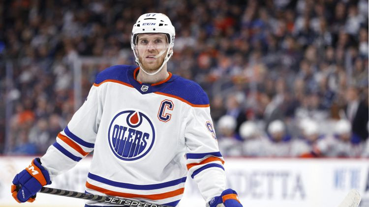 Edmontonas kapteinis Makdeivids atzīts par NHL aizvadītās nedēļas pirmo zvaigzni