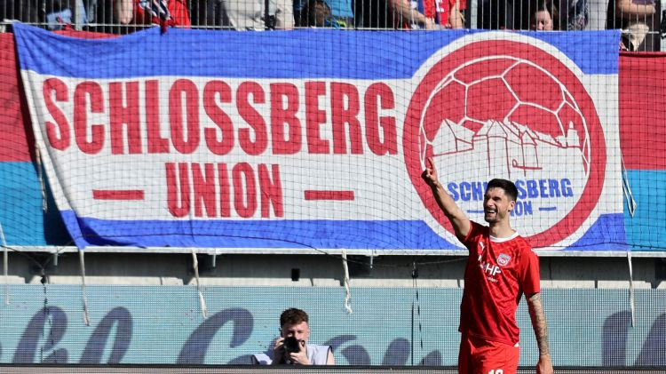 "Bayern" no 2:0 zaudē jaunpienācējai, Opendā 2+2 Leipcigas panākumā