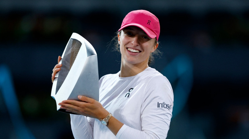 Švjonteka triumfē Madridē, izcīnot WTA karjeras 20. titulu