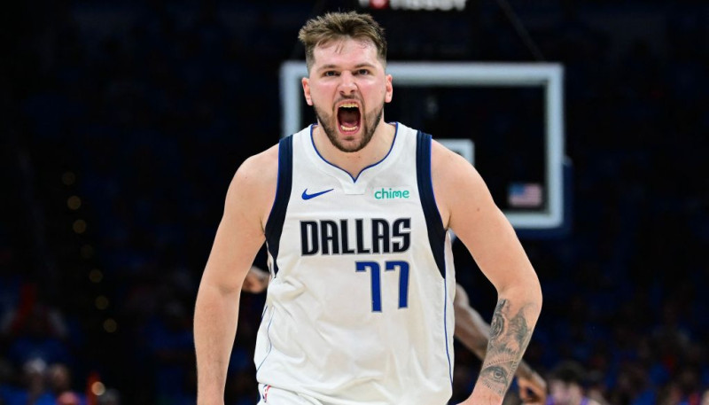 Dončičam un Vašingtonam kopā 58 punkti, "Mavs" sagādā "Thunder" pirmo zaudējumu play-off