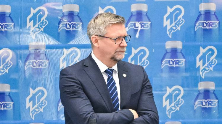 Somu treneris nikns par noraidījumu: "Spēlējām pret NHL komandu un tiesnešiem"
