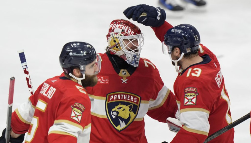 Stenlija kausa fināls: ''Panthers'' cīņā par 2-0, ''Oilers'' – par izlīdzinājumu sērijā