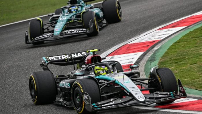 F1 mēģina pierunāt komandas dažādot mašīnu krāsas