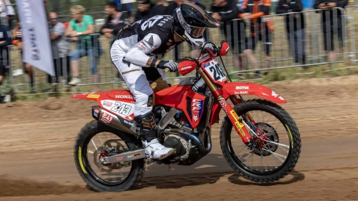 Ķeguma MXGP kvalifikācijā uzvar Gajsers, latvieši trešajā desmitniekā