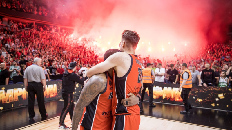Viļņa šonakt negulēs: ''Rytas'' atgriežoties tronī, līdzjutēji sarīko grandiozas svinības