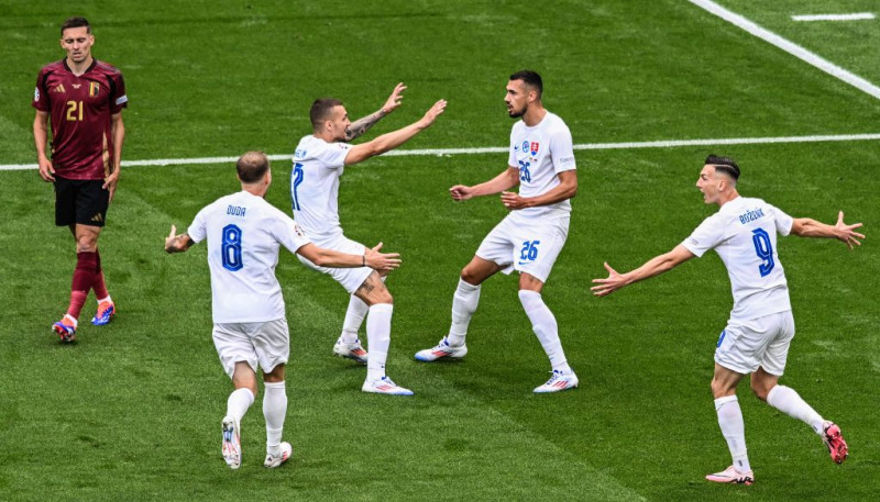 Lukaku izšķērdē vairākus labus momentus, Slovākija šokē sarkanos velnus