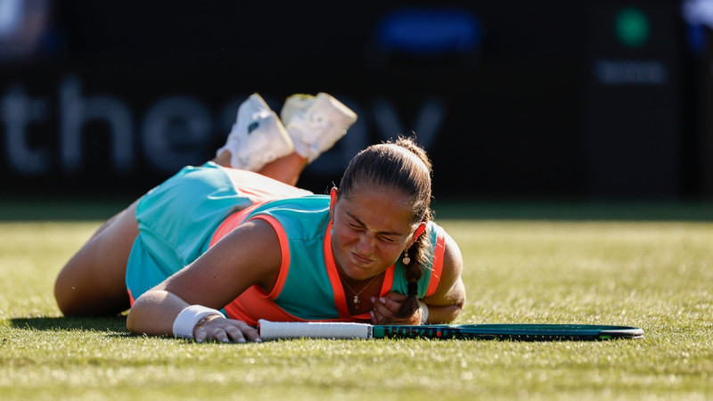 Ostapenko Īstbornā piedzīvo izbīli un sāk ar uzvaru