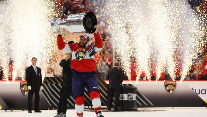 Kausa veltīšana ģimenei, kapteinis no Somijas un ilgā gaidīšana: ''Panthers'' svin titulu