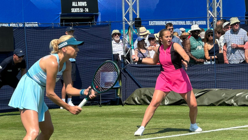 Ostapenko/Kičenoka aizvada 150. kopīgo spēli un tiek Īstbornas pusfinālā