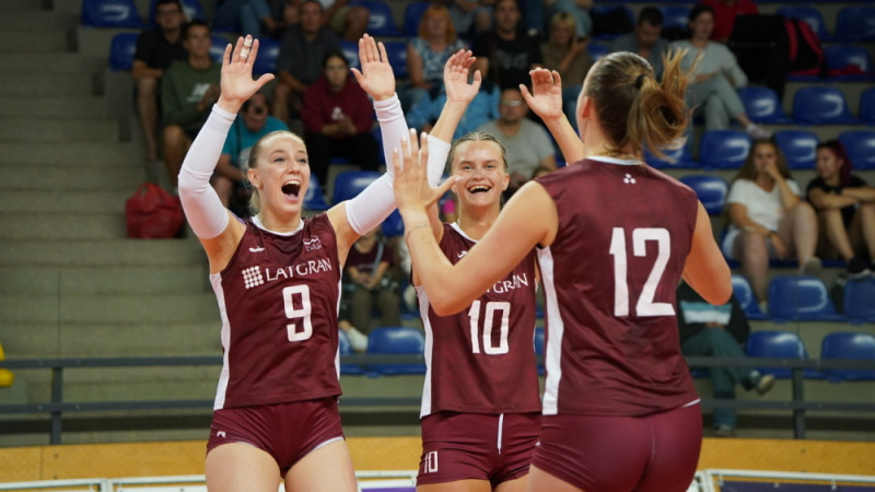 Latvijas U-22 volejbola izlases dāmas līdzvērtīgā cīņā piekāpjas ukrainietēm