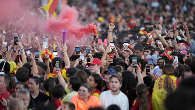 ''Euro 2024'' čempione Spānija Madridē sagaidīta ar līdzjutēju parādi