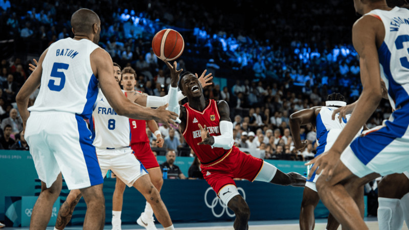 Francija pēc 2:12 sākuma spēj uzspiest sev parocīgāku basketbolu un tiek finālā