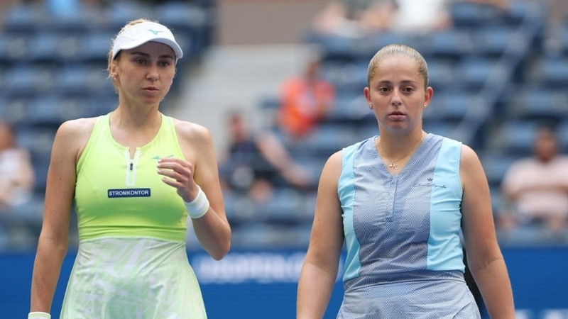 Ostapenko/Kičenoka piekāpjas arī finālturnīra otrajā spēlē