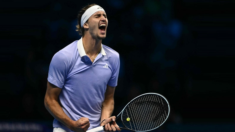 Zverevs izslēdz Alkarasu, ATP sezonas noslēguma četriniekā tiek arī Rūds