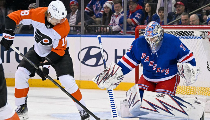 Ābols ļoti pamanāms savā otrajā NHL spēlē pret Ņujorkas "Rangers"
