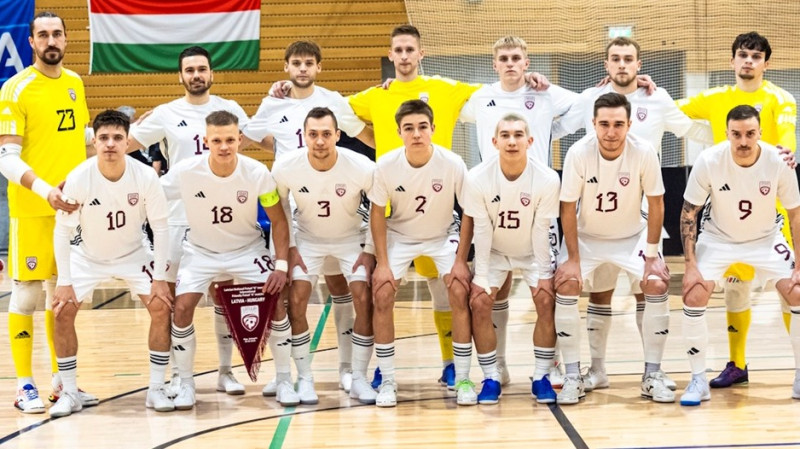 Latvijas telpu futbola izlase Salaspilī atspēlējas un pieveic Ungāriju