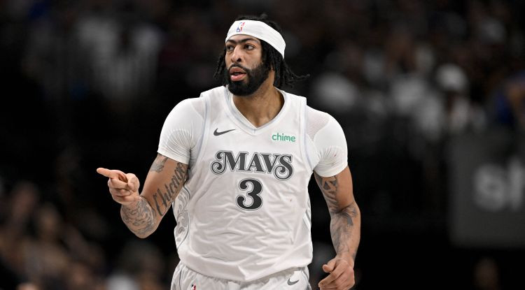 ''Mavericks'' līderis Deiviss traumējis apakšstilbu, savainojuma nopietnība vēl tiks skaidrota