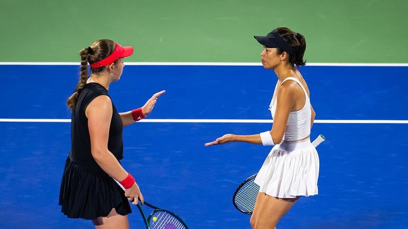 Ostapenko/Šei grauj izšķirošajā taibreikā un tiek Dubaijas "WTA 1000" finālā