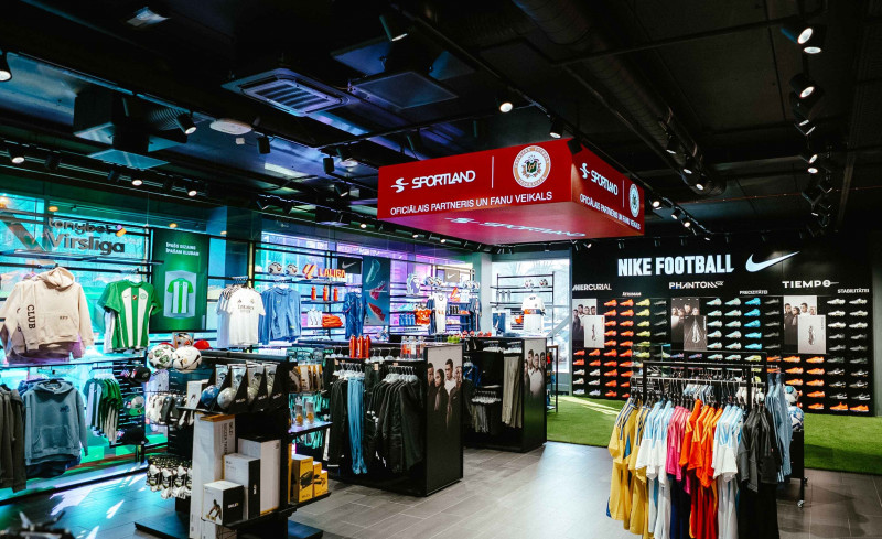 Atvērts jauns "Sportland futbola" veikals Rīgā