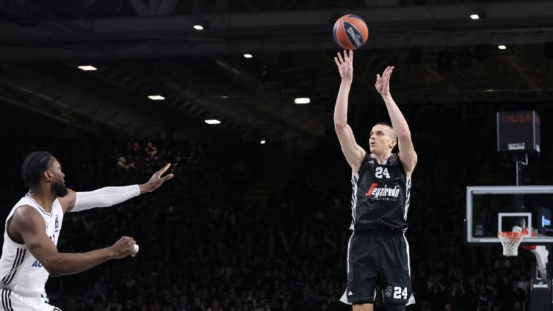 Gražulim viens precīzs metiens “Virtus” kārtējā neveiksmē, "Baskonia" pārsteidz "Bayern"