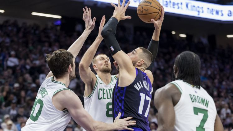 Baltijas derbijs: Porziņģis bloķē Valančūnu, Sabonis savaino Teitumu