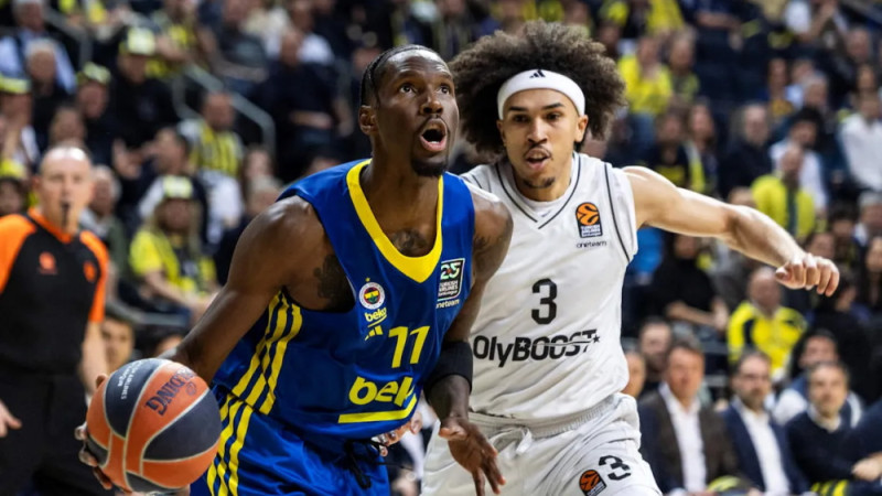 Žagaram precīzs trejacis, "Fenerbahce" atspēlē -15 un uzvar parīziešus ar sirēnlauzi