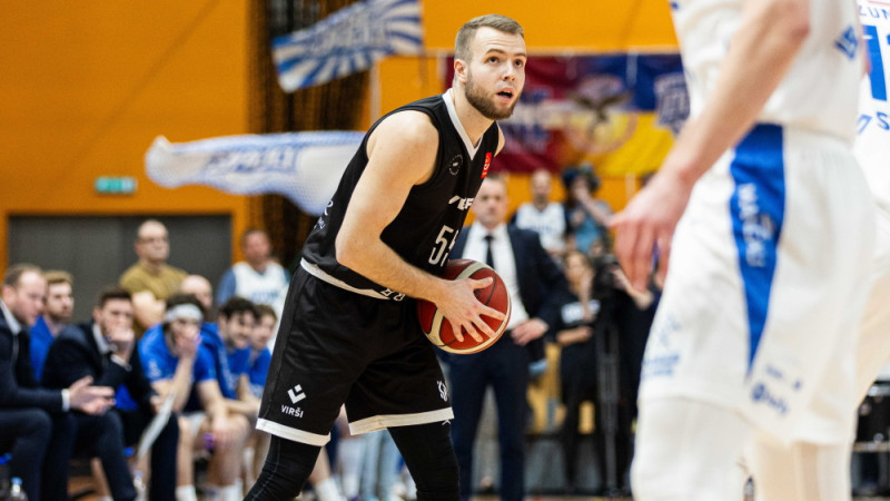 "VEF Rīga" pēdējā ceturtdaļā palielina pārsvaru un panāk 1-0 pret "Ogri"