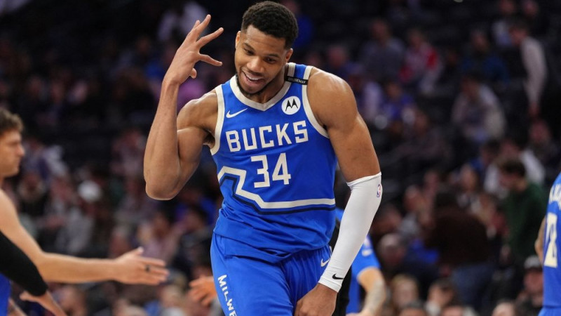 Karijs un ″Warriors″ apspēlē potenciālos "play-off" pretiniekus, Jannim jauns karjeras rekords