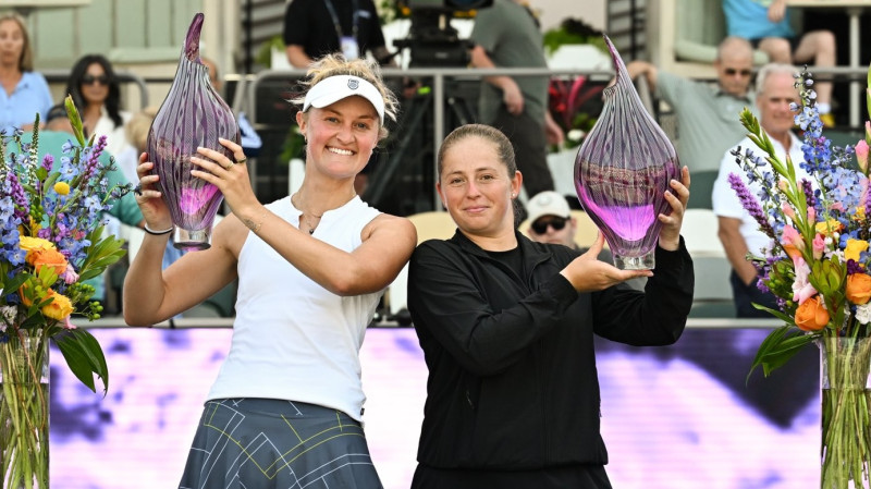 Ostapenko/Routlifa pārliecinoši izcīna Čārlstonas titulu