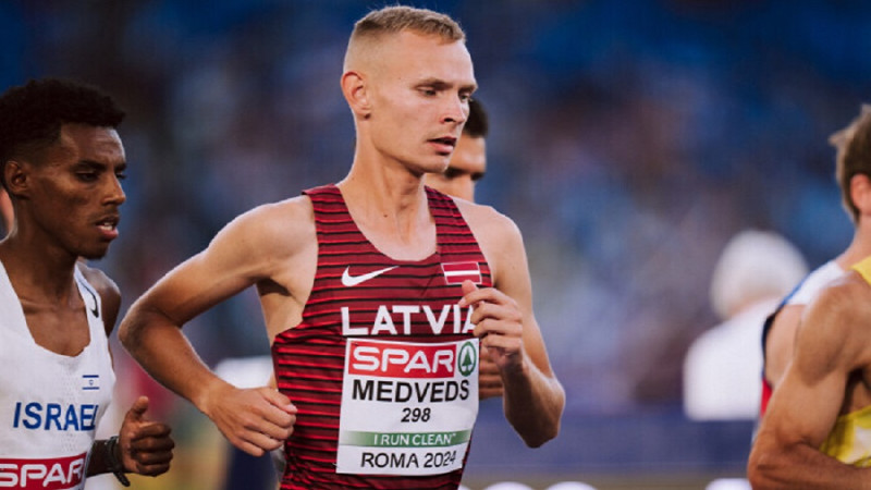 Skrējējs Medveds ASV par vairāk nekā pusminūti labo Latvijas rekordu šosejā