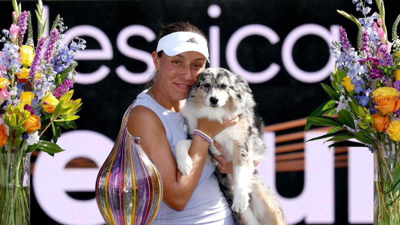 Pegula atspēlējas no 1:5 un triumfē Čārlstonas "WTA 500"