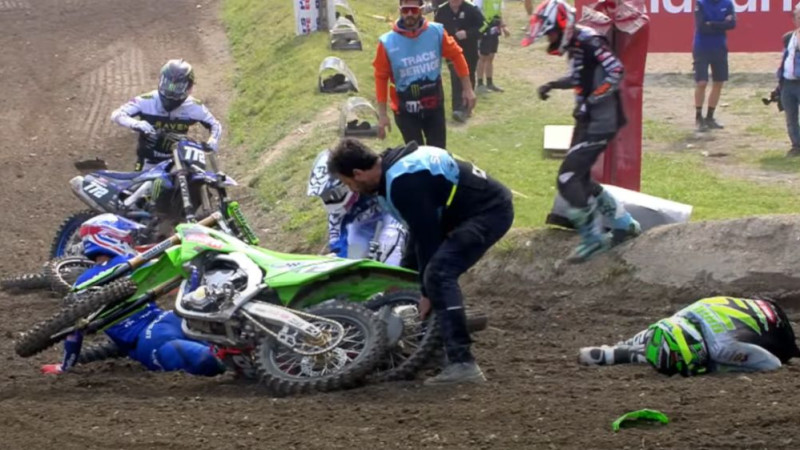 Video: EMX250 sacensību startā masveida sadursme, Reišulis turpinājumā ļoti ātrs