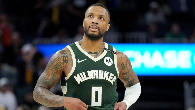 ''Bucks'' atbrīvojas no traumētā Lilarda un negaidīti pārvilina ilggadējo ''Pacers'' centru