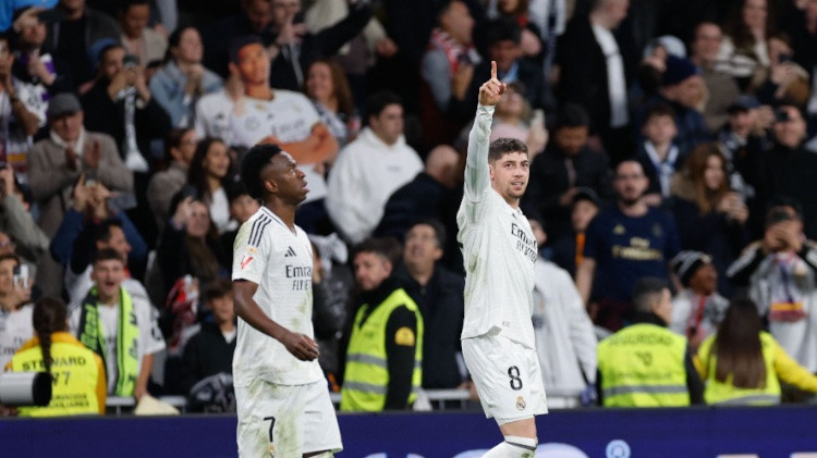 Valverde ar šāvienu kompensācijas laikā glābj Madrides "Real" cerības