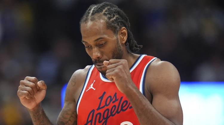 Lenards iemet 39 punktus un sagādā "Clippers" uzvaru Denverā