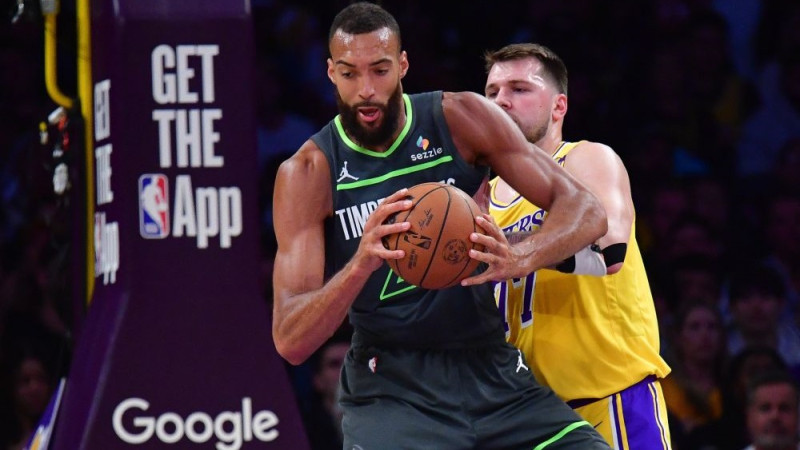 Pārsteidzošais Gobērs "Lakers" aizsūta atvaļinājumā , "Rockets" samazina deficītu