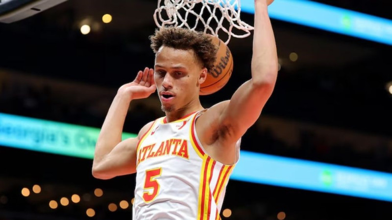 NBA gada progresējušākā spēlētāja balvu saņem "Hawks" aizsardzības speciālists