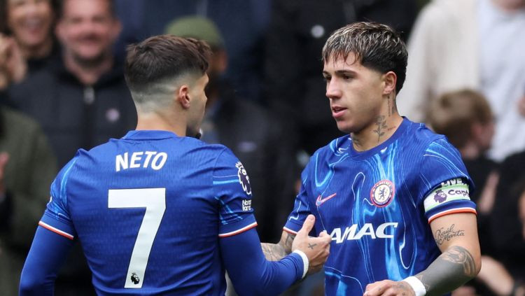"Chelsea" uzvar jauno čempioni, "Manchester United" ielaiž četrus vārtus