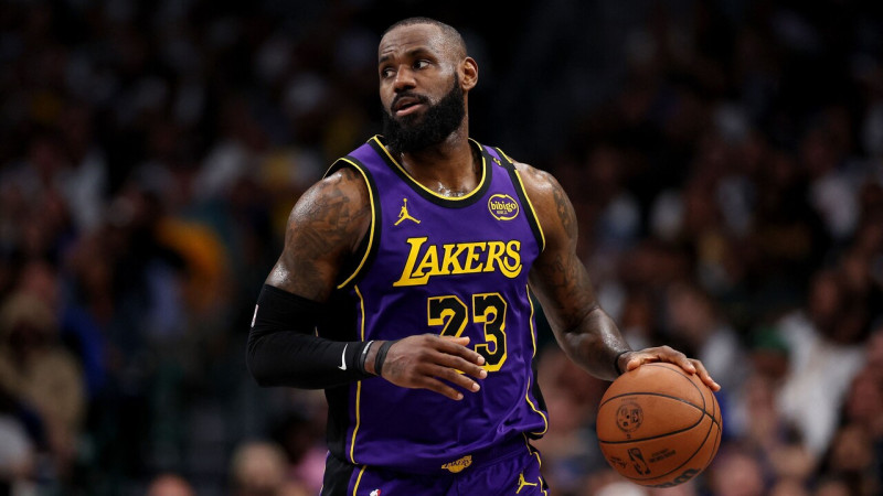 Lebronu Džeimsu 21. gadu pēc kārtas iekļauj NBA simboliskajās izlasēs