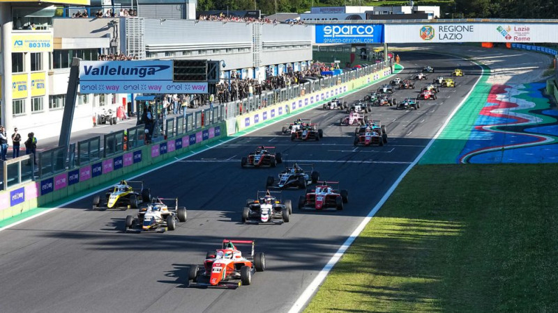 Štolcermanim neveiksme jau noslēdzošā "Formula 4" brauciena startā