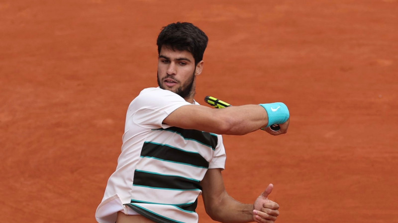Frics paklūp "French Open" ievadā, Alkarass un Rūds tiek tālāk
