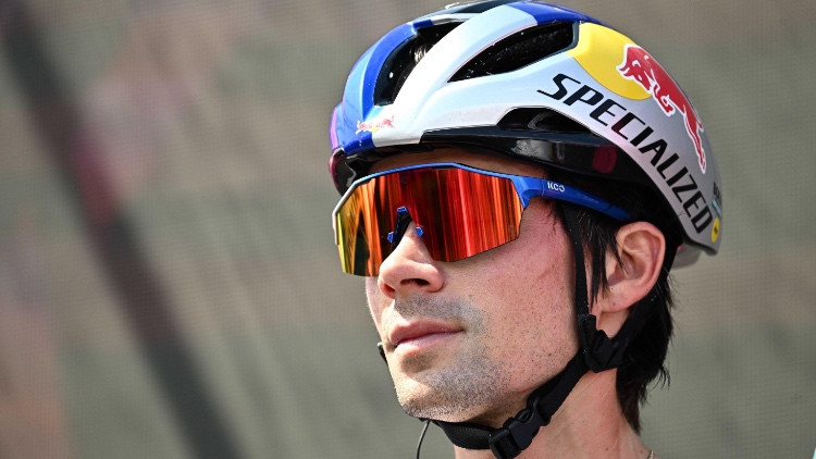 Rogličs pēc kārtējā kritiena izstājas no "Giro d'Italia"