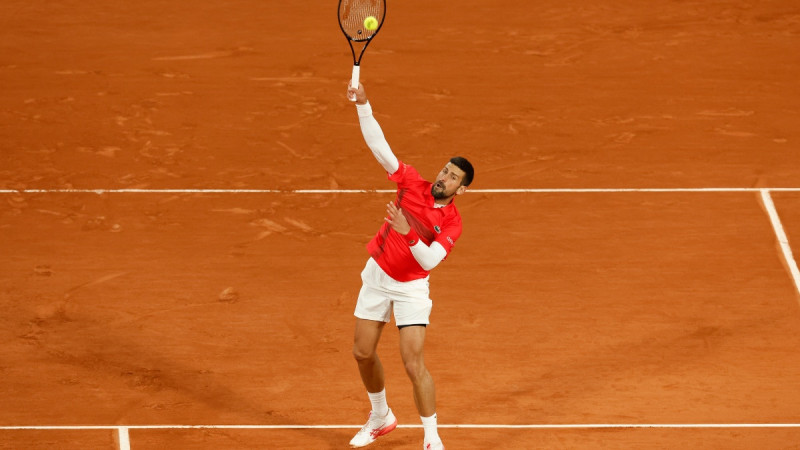 100 titulu īpašnieks Džokovičs un Zverevs sasniedz "French Open" otro kārtu