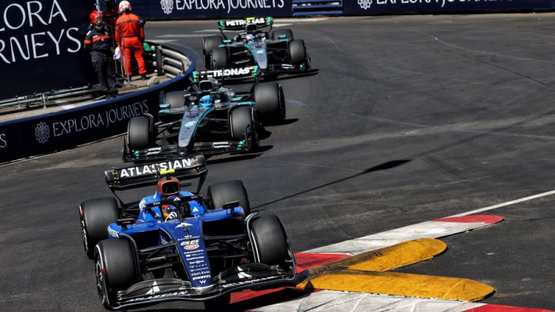 Piloti manipulēja ar Monako GP iznākumu, uzsver Sainss