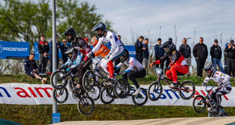 23 latvieši Nīderlandē turpinās UEC BMX Eiropas kausa sezonu