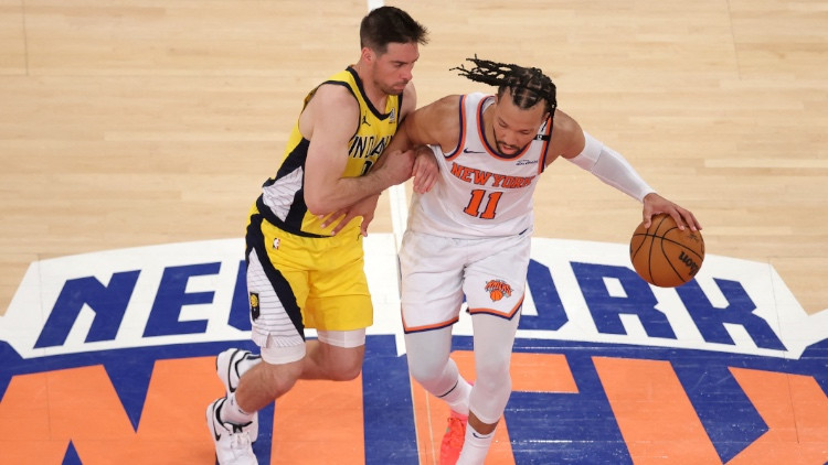 Ņujorkas "Knicks" līderi sarūpē uzvaru mājās un sērijas turpinājumu